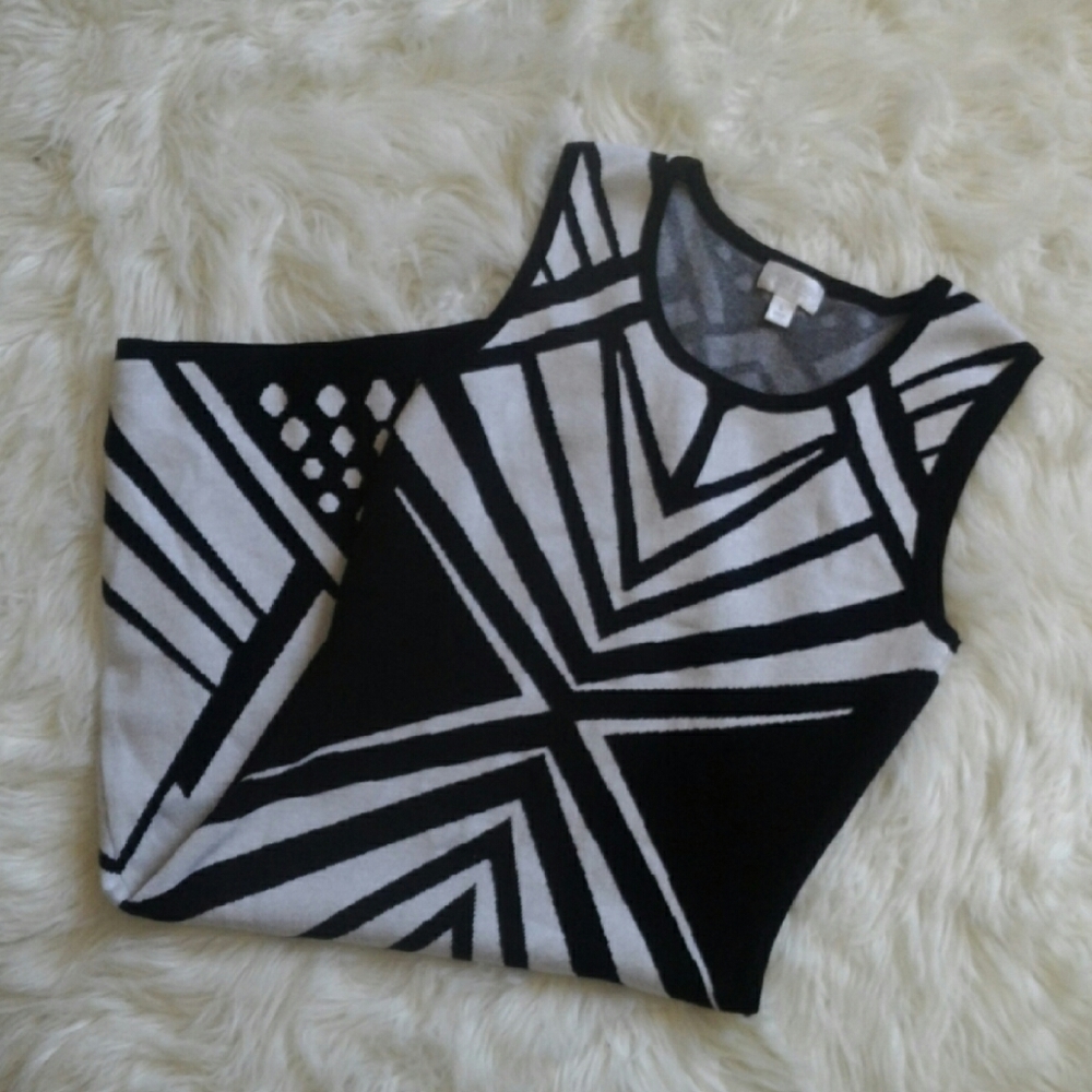 Bisou Bisou white and black sleeveless dress
